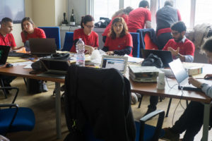 Lo staff di Manuthon al lavoro